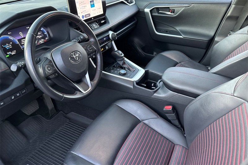 Toyota RAV4 Prime Vehicle Full-screen Gallery Image 09