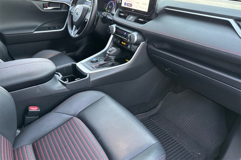 Toyota RAV4 Prime Vehicle Full-screen Gallery Image 14