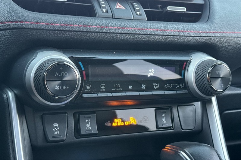 Toyota RAV4 Prime Vehicle Full-screen Gallery Image 18