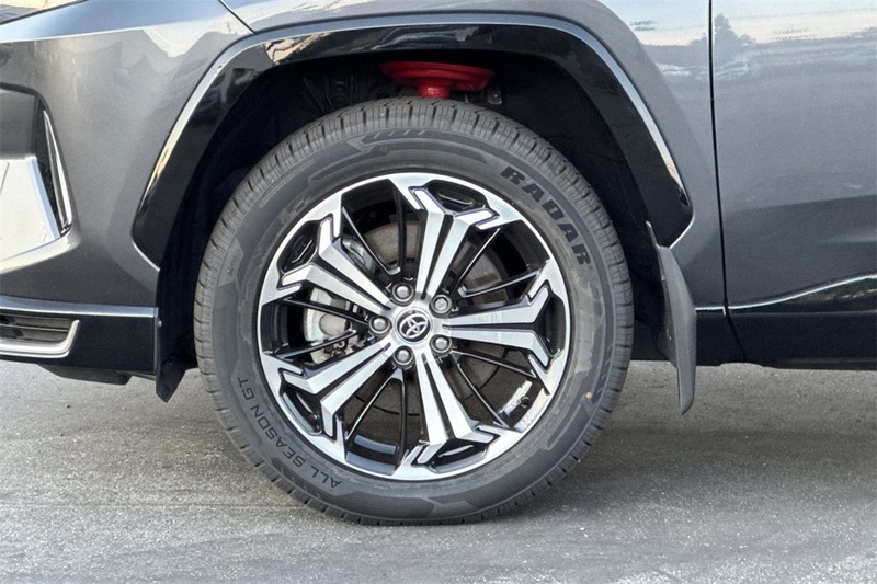 Toyota RAV4 Prime Vehicle Full-screen Gallery Image 24
