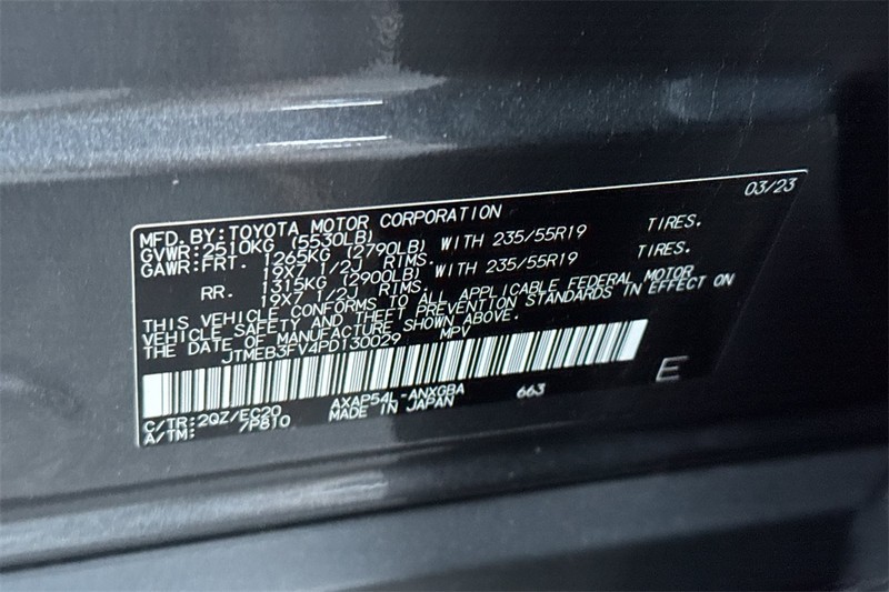 Toyota RAV4 Prime Vehicle Full-screen Gallery Image 27