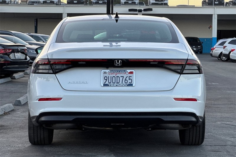 Honda Accord Sedan Vehicle Full-screen Gallery Image 04