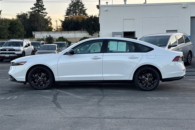 Honda Accord Sedan Vehicle Full-screen Gallery Image 06