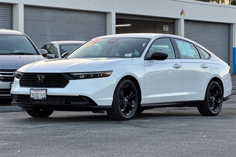 Honda Accord Sedan Vehicle Full-screen Gallery Image 07