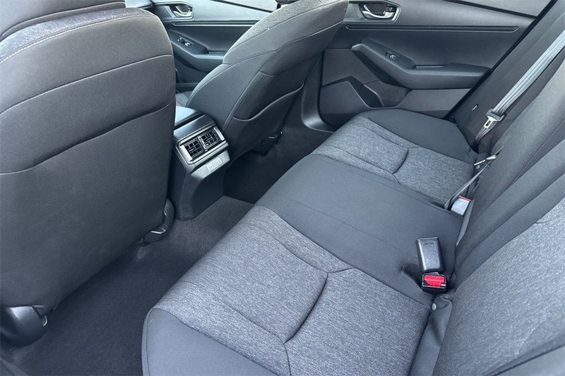 Honda Accord Sedan Vehicle Full-screen Gallery Image 11