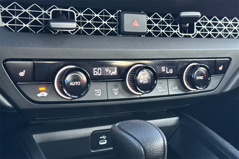 Honda Accord Sedan Vehicle Full-screen Gallery Image 18