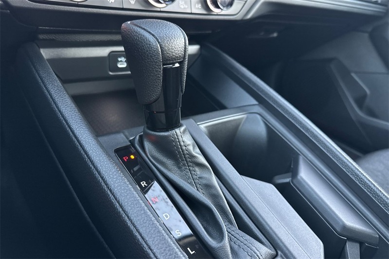 Honda Accord Sedan Vehicle Full-screen Gallery Image 19