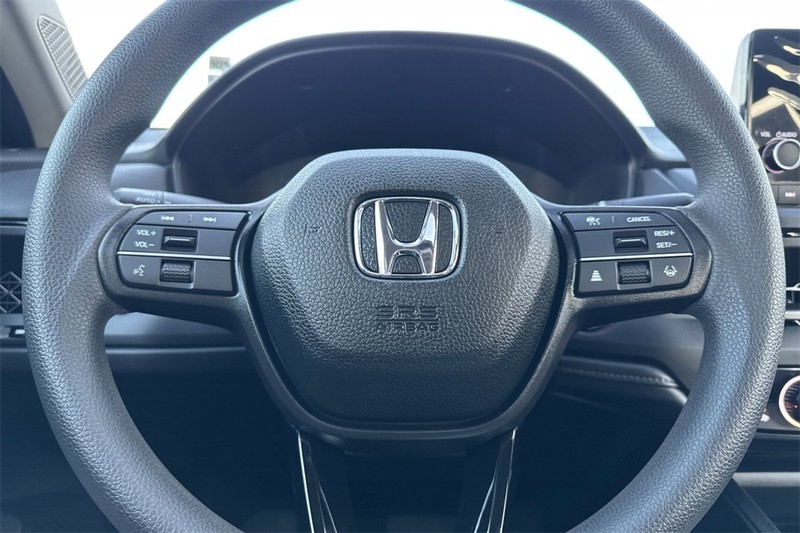 Honda Accord Sedan Vehicle Full-screen Gallery Image 21