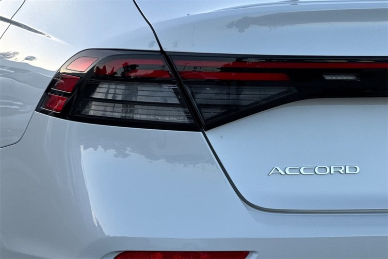 Honda Accord Sedan Vehicle Full-screen Gallery Image 25