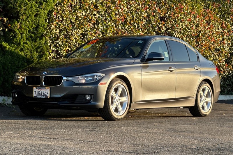 BMW 3 Series Vehicle Full-screen Gallery Image 07