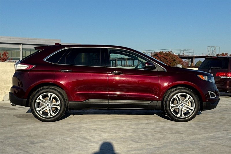 Ford Edge Vehicle Full-screen Gallery Image 02