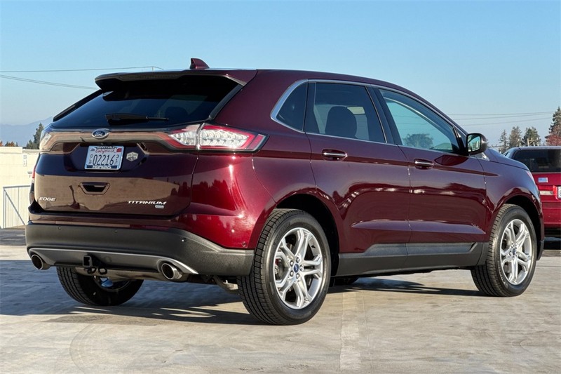Ford Edge Vehicle Full-screen Gallery Image 03