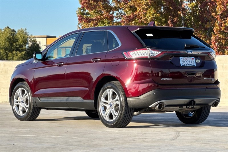 Ford Edge Vehicle Full-screen Gallery Image 05