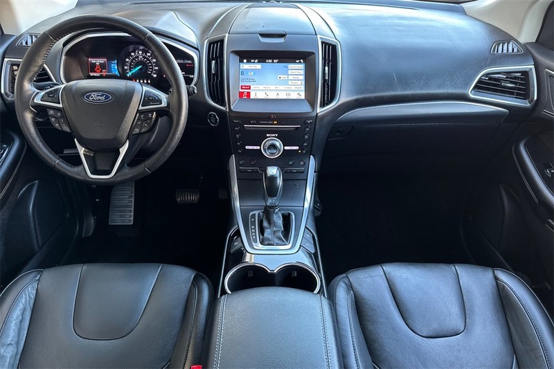 Ford Edge Vehicle Full-screen Gallery Image 12