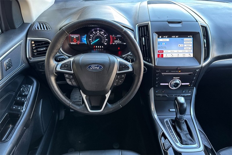 Ford Edge Vehicle Full-screen Gallery Image 13