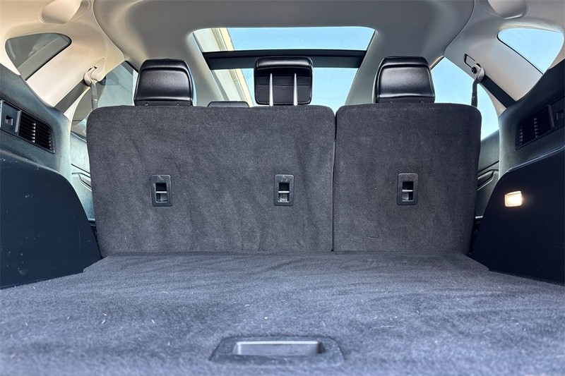 Ford Edge Vehicle Full-screen Gallery Image 14