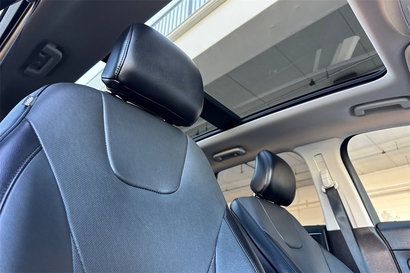 Ford Edge Vehicle Full-screen Gallery Image 16