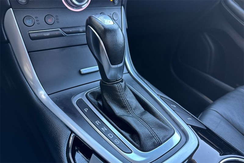 Ford Edge Vehicle Full-screen Gallery Image 21