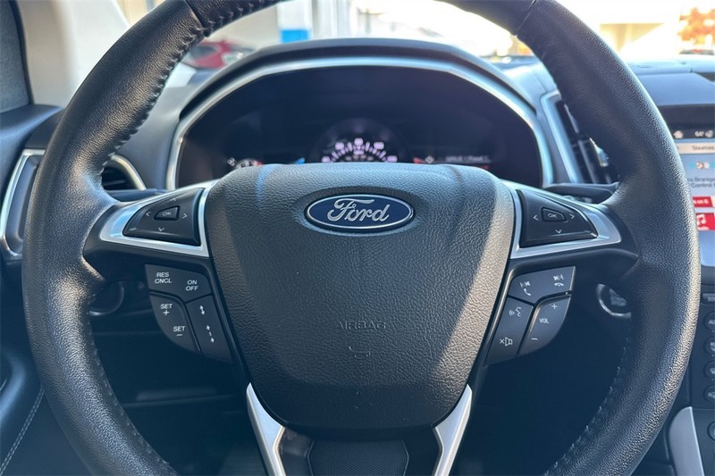 Ford Edge Vehicle Full-screen Gallery Image 23