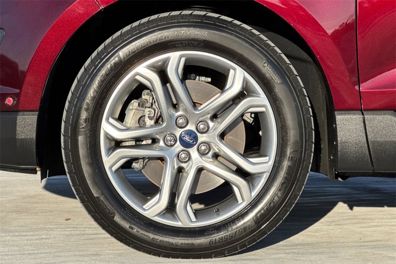 Ford Edge Vehicle Full-screen Gallery Image 26