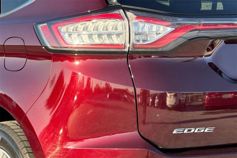 Ford Edge Vehicle Full-screen Gallery Image 27