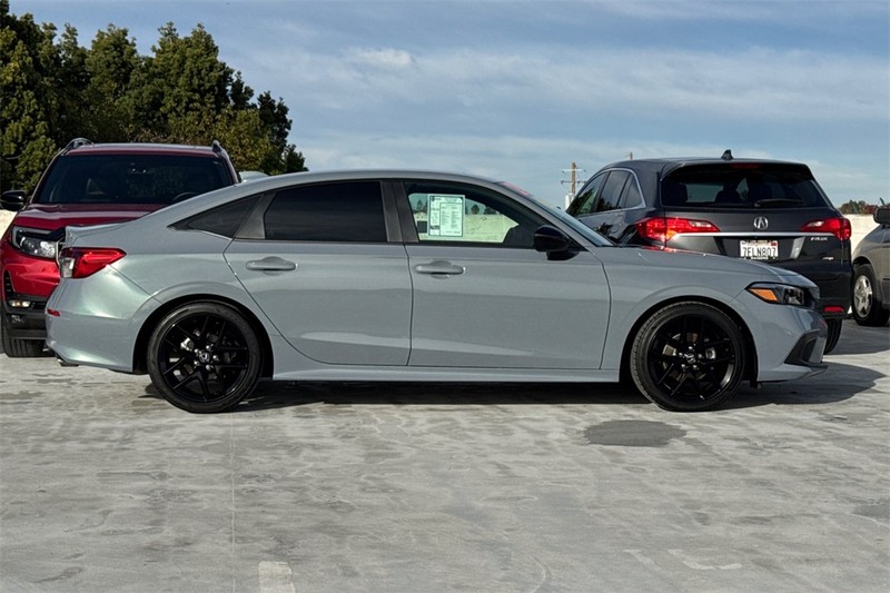 Honda Civic Sedan Vehicle Full-screen Gallery Image 02