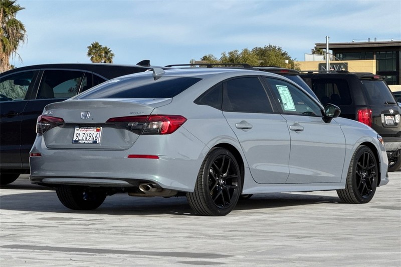 Honda Civic Sedan Vehicle Full-screen Gallery Image 03