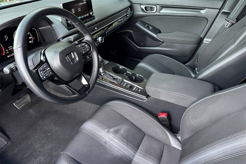 Honda Civic Sedan Vehicle Full-screen Gallery Image 09