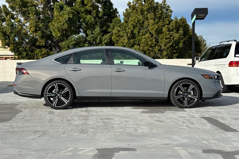 Honda Accord Hybrid Vehicle Full-screen Gallery Image 02