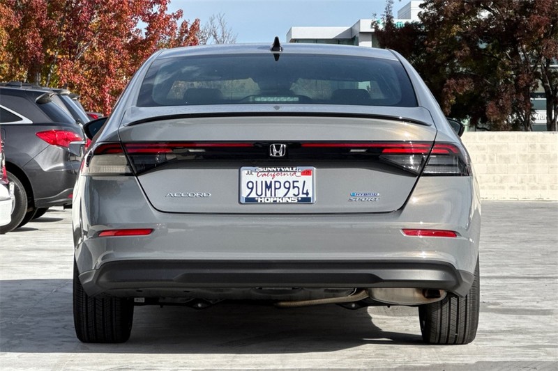 Honda Accord Hybrid Vehicle Full-screen Gallery Image 04