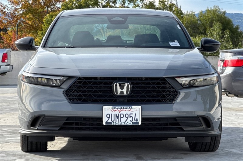 Honda Accord Hybrid Vehicle Full-screen Gallery Image 08