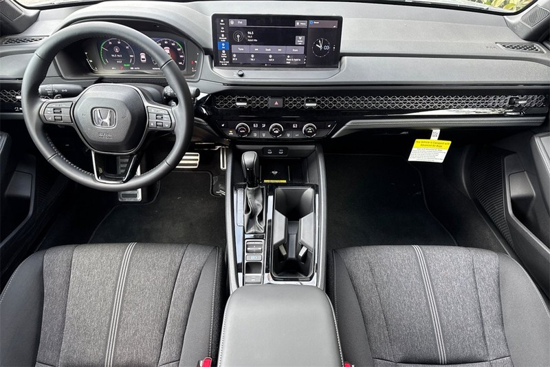 Honda Accord Hybrid Vehicle Full-screen Gallery Image 12