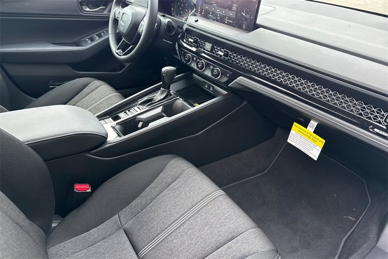 Honda Accord Hybrid Vehicle Full-screen Gallery Image 14