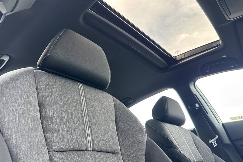 Honda Accord Hybrid Vehicle Full-screen Gallery Image 15