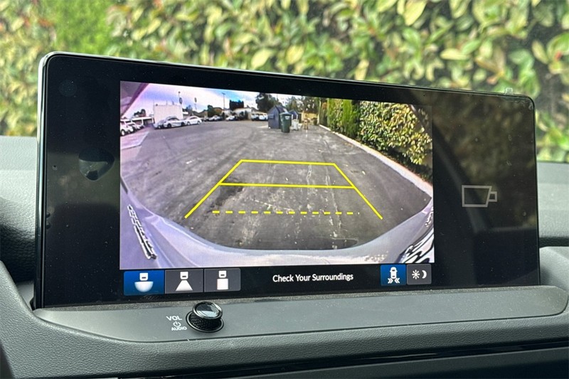 Honda Accord Hybrid Vehicle Full-screen Gallery Image 17