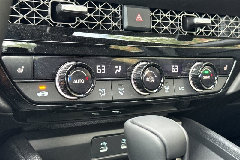 Honda Accord Hybrid Vehicle Full-screen Gallery Image 18