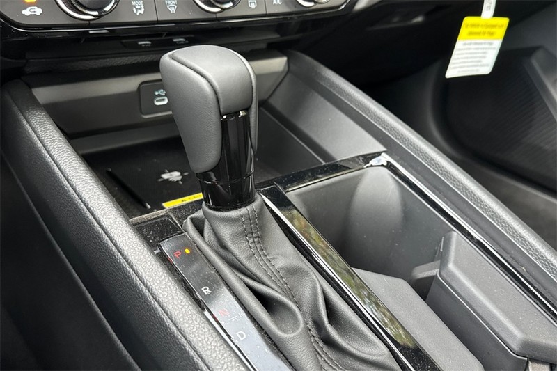 Honda Accord Hybrid Vehicle Full-screen Gallery Image 19