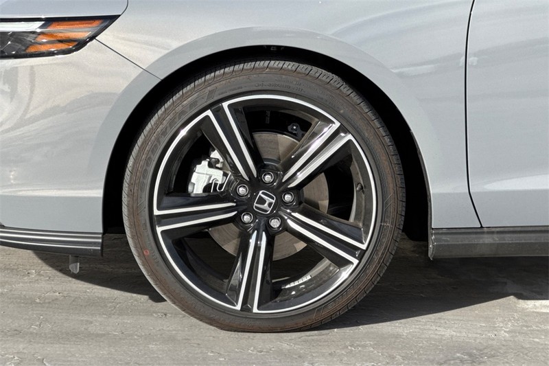 Honda Accord Hybrid Vehicle Full-screen Gallery Image 24