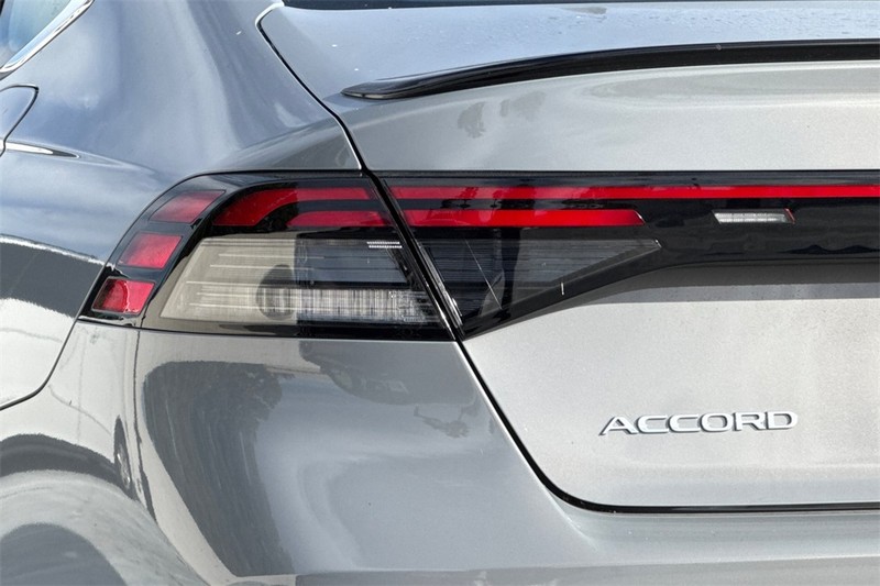 Honda Accord Hybrid Vehicle Full-screen Gallery Image 25