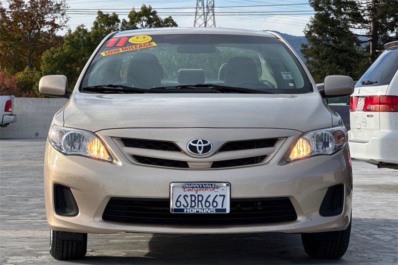 Toyota Corolla Vehicle Full-screen Gallery Image 08