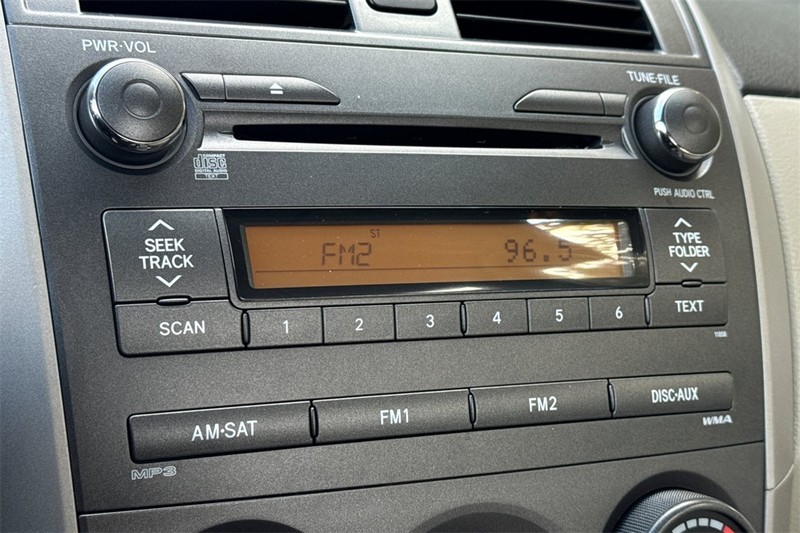 Toyota Corolla Vehicle Full-screen Gallery Image 16