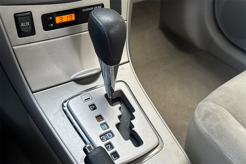 Toyota Corolla Vehicle Full-screen Gallery Image 18