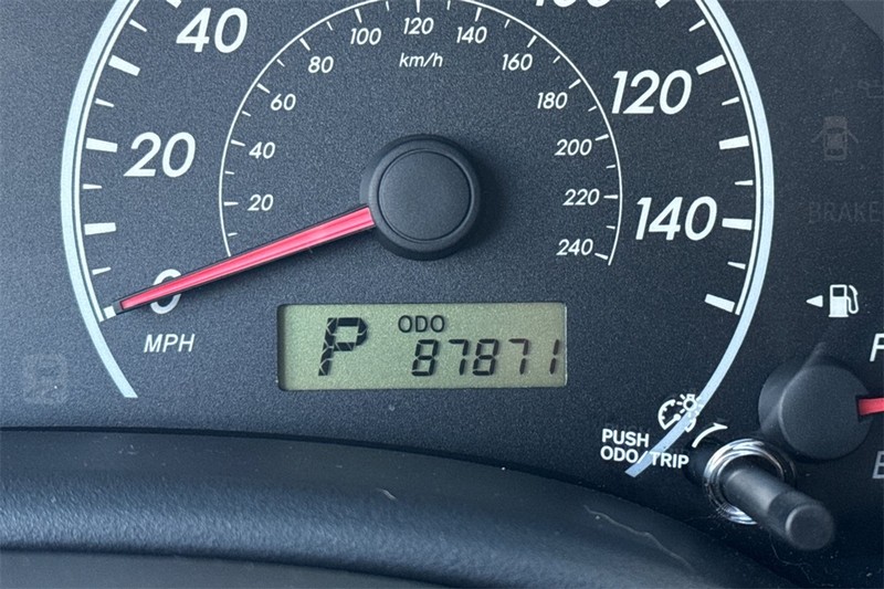 Toyota Corolla Vehicle Full-screen Gallery Image 21