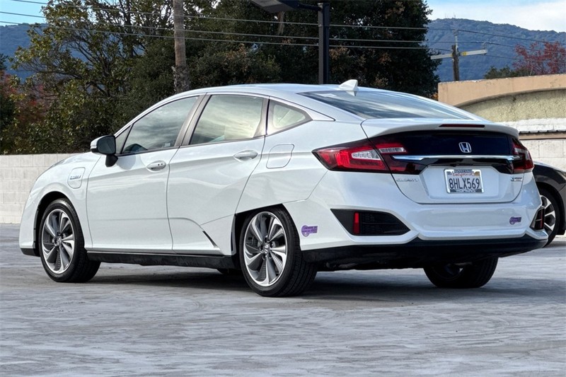 Honda Clarity Plug-In Hybrid Vehicle Full-screen Gallery Image 05