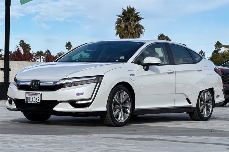 Honda Clarity Plug-In Hybrid Vehicle Full-screen Gallery Image 07