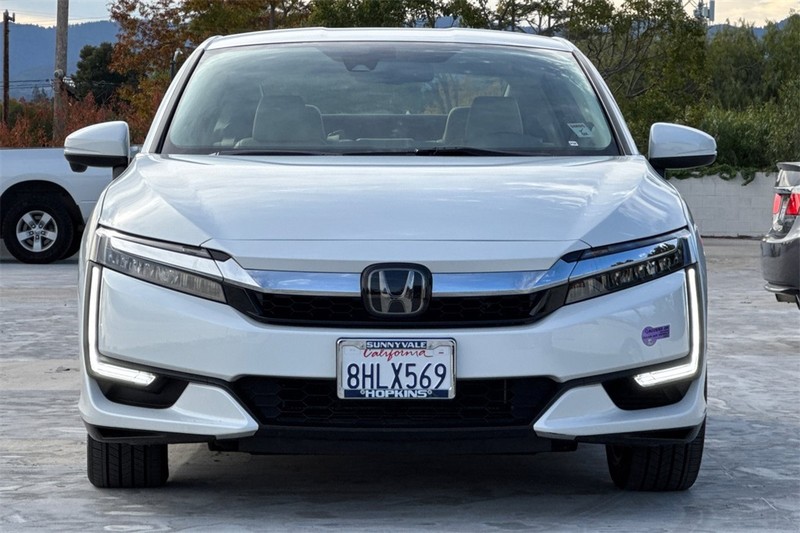 Honda Clarity Plug-In Hybrid Vehicle Full-screen Gallery Image 08