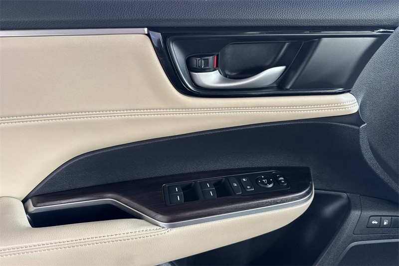 Honda Clarity Plug-In Hybrid Vehicle Full-screen Gallery Image 10