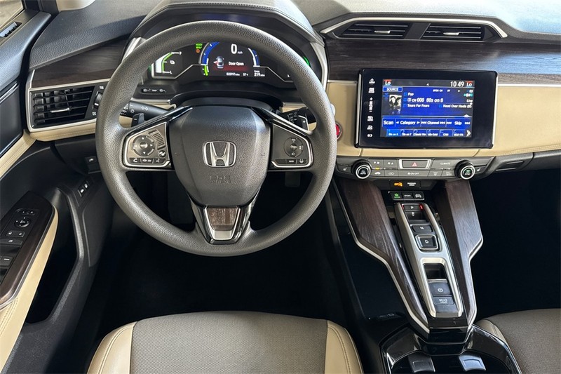 Honda Clarity Plug-In Hybrid Vehicle Full-screen Gallery Image 13