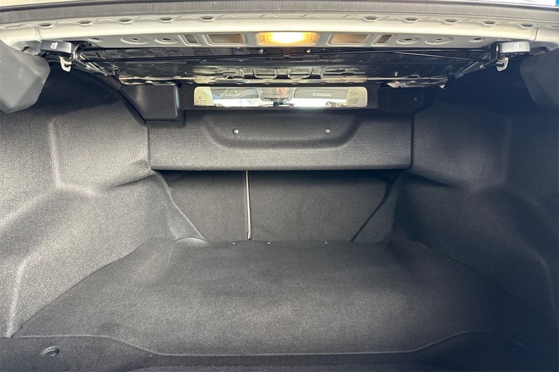 Honda Clarity Plug-In Hybrid Vehicle Full-screen Gallery Image 14