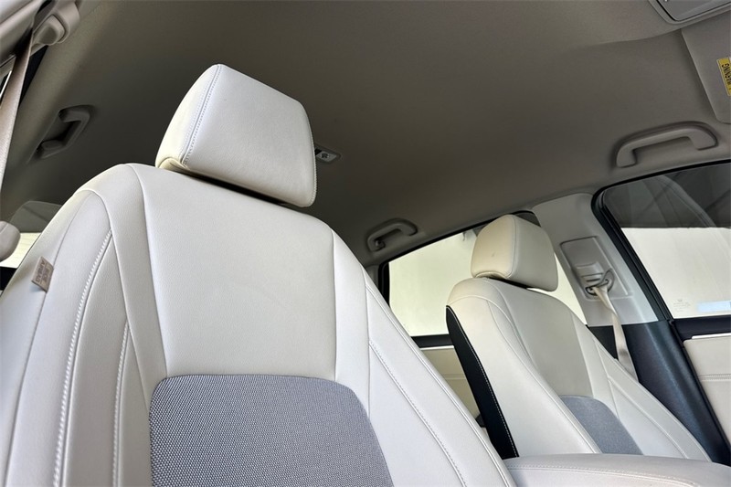 Honda Clarity Plug-In Hybrid Vehicle Full-screen Gallery Image 16